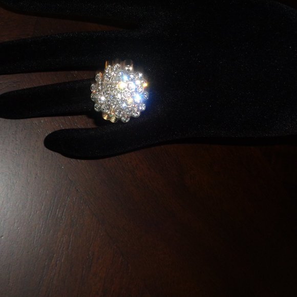 Round faux crystal ring- costume jewelry - Picture 12 of 12